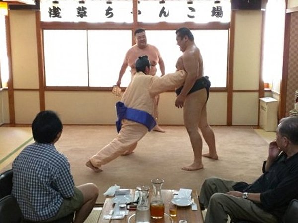 體驗相撲文化和午餐的美味相撲火鍋