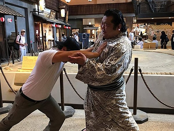 與相撲力士漫步淺草、兩國自在行