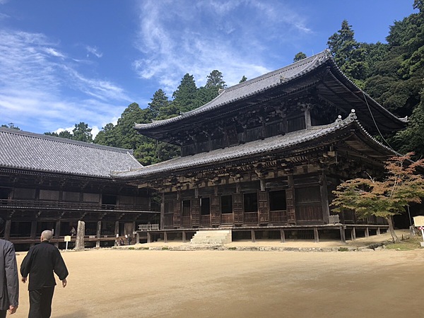 在電影「末代武士」中的寺廟進行修行體驗