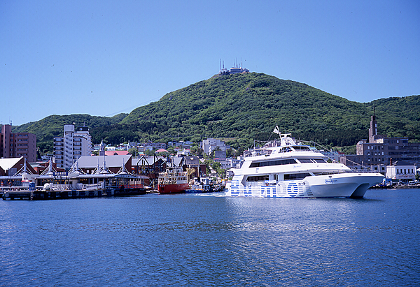巡遊函館灣岸的灣內郵輪(附海鮮市場的烤海鮮料理)