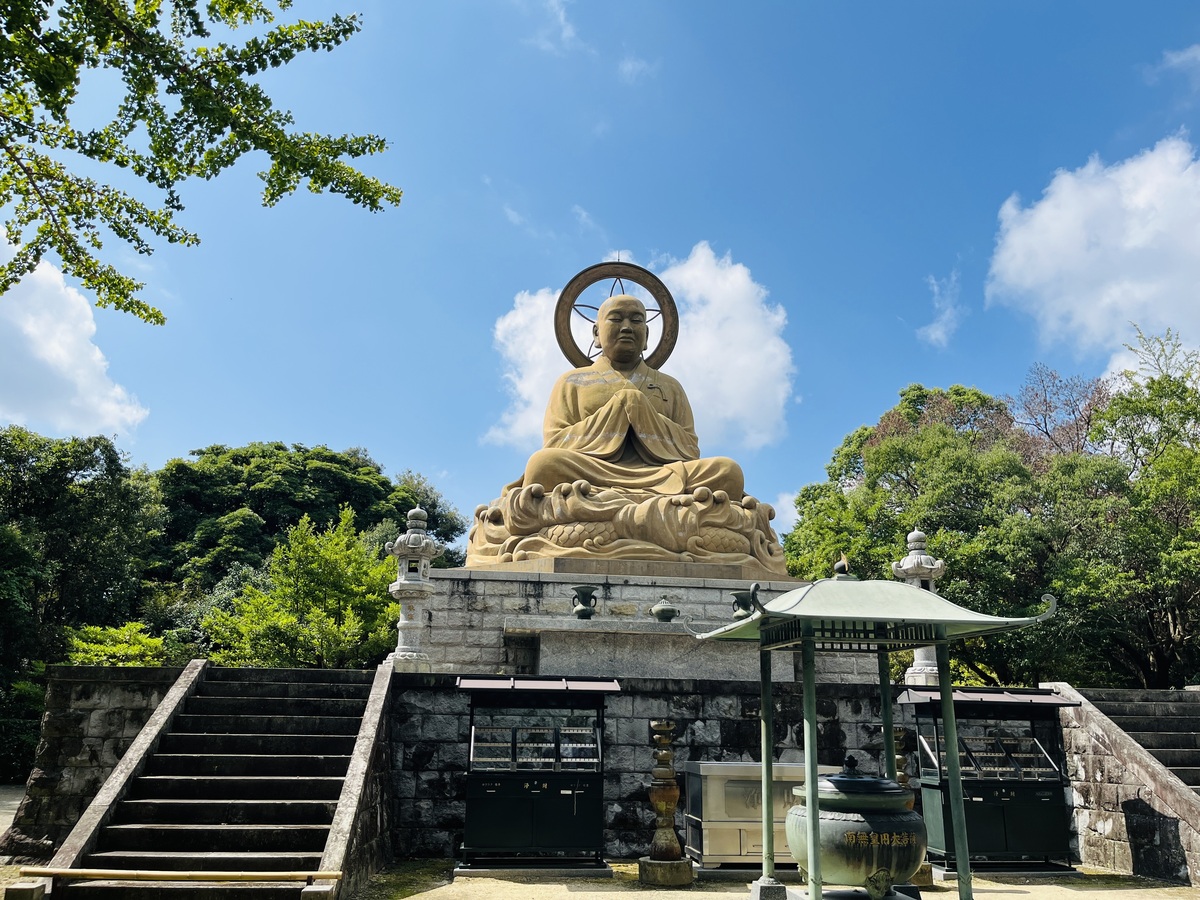 世界最大級の大釣鐘飛龍の鐘を有する蓮華院誕生寺奥之院 - 熊本