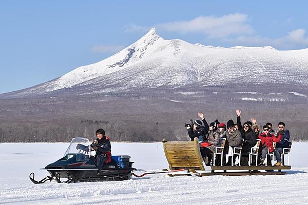 鄰近函館!絶景雪橇之旅,帶您在國定公園湖冰上享受冰釣公魚樂趣及美味料理。