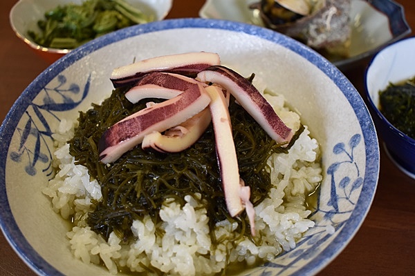 在外海府能量景點的岩谷口,與當地漁師一起大啖豪爽料理「根水雲丼」Sadonpo岩谷口(附來回渡輪票)