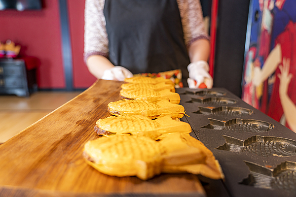 Asakusa Taiyaki Making Experience (Choose 2 out of 10 kinds of fillings)