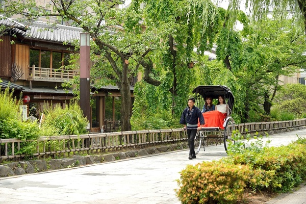 【京都・東山・人力車12分鐘體驗】京都人力車觀光EBISU屋東山店 祇園・八坂・庚申堂・清水寺【遊覽寧寧之道】
